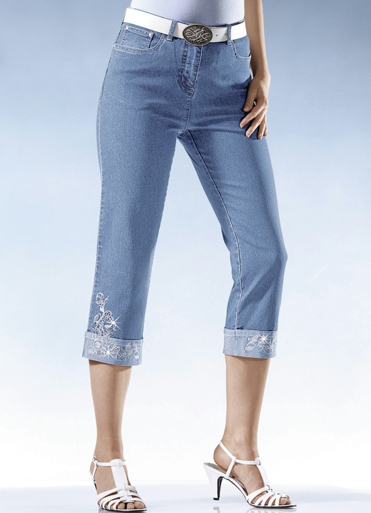 7/8-byxor, capribyxor, bermudashorts - 7/8 jeans med blommiga broderier, i storlek 018 till 054, i färg LJUSBLÅ