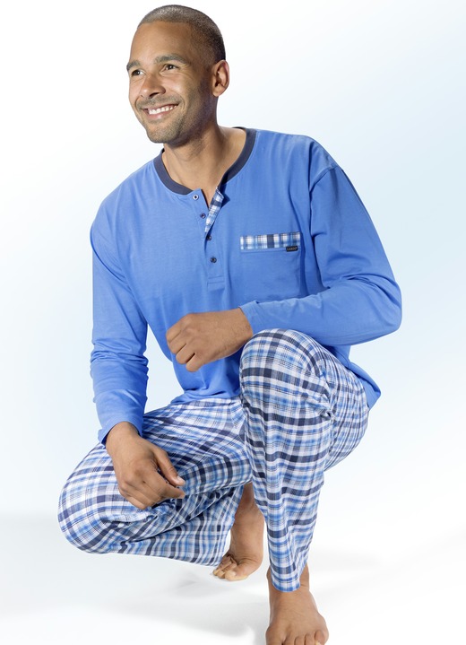 Pyjamasar - Pyjamas med knappslå, bröstficka och rutigt mönster, i storlek 046 till 060, i färg AZUR-FÄRGERIGT Utsikt 1
