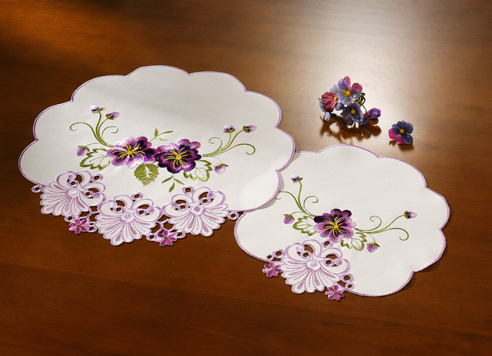 Prydnadskuddar & överdrag - Bords- och rumsdekoration med blommor i spetslook, i storlek 102 (löpare, 40/ 85 cm) till 404 (örngott, 40/ 40 cm), i färg MOUSSERANDE VIN Utsikt 1