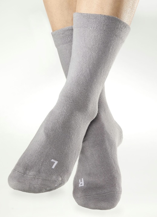 Strumpor & strumpbyxor - Bekväma sockor i trepack, i storlek Skostorlek 35–37 till Skostorlek 44–46, i färg GRÅ, I utförande Bred: ankelomkrets från 23-27 cm Utsikt 1