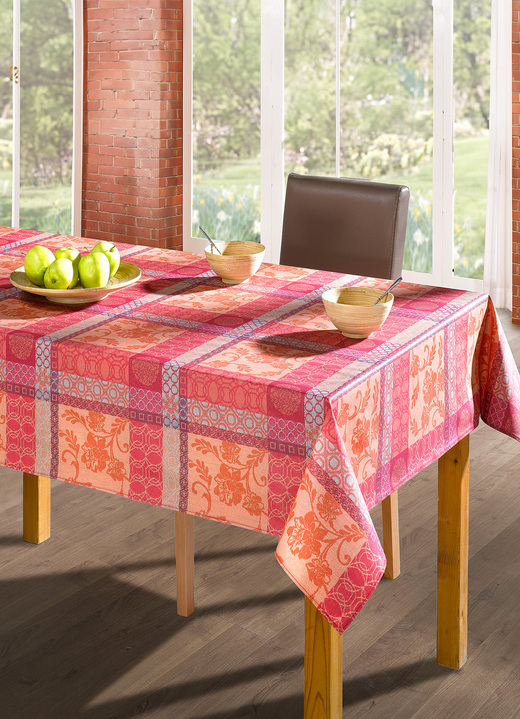 Hemtextil - Lättskött duk gjord av 100% bomull, i storlek 110 (bordsduk, 110/140 cm) till 190 (bordsduk oval, 140/190 cm), i färg TERRA Utsikt 1