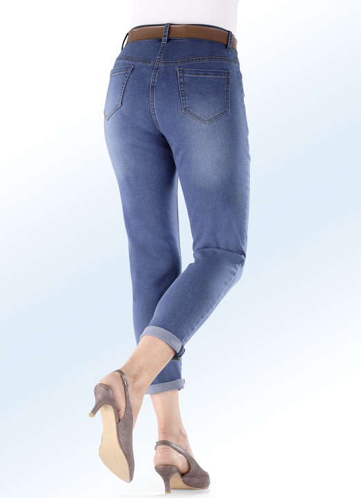 Byxor med knapp & dragkedja - Basic jeans i 7/8 längd, i storlek 017 till 052, i färg JEANS BLÅ Utsikt 1