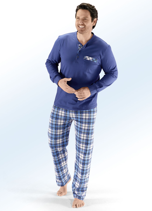 Pyjamasar - Pyjamas med knappslå, bröstficka och manschettärmar, i storlek 046 till 060, i färg BLÅFÄRGIG