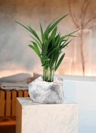 Växtkruka från Botanyia i elegant naturstenslook