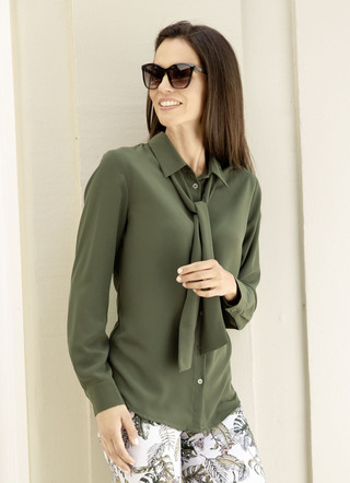 Blus med slips