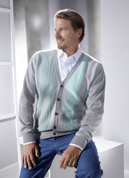 - Cardigan med hel knappslå i 2 färger, i storlek 046 till 062, i färg SILVER JADE GRÖN