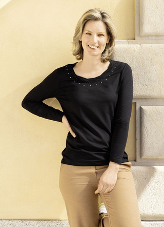 T-shirt med charmigt utförande i 2 färger