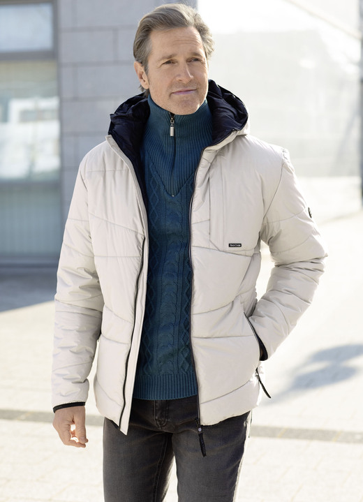- Quiltad blus med huva, i storlek 3XL (58) till XXL (56), i färg BEIGE