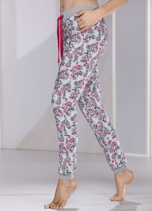 Lång- & kortärmade pyjamasar - Sov- och fritidsbyxor, långa med fickor och tryckt, i storlek 034 till 054, i färg METALLAD GRÅ-ROSA-FÄRGERIGT