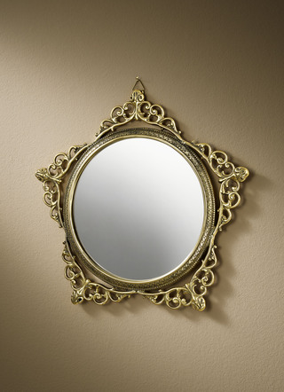 Spegel med mässingsram