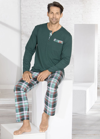 Pyjamas med knappslå och bröstficka
