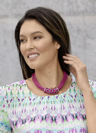 Flerradigt rosa halsband