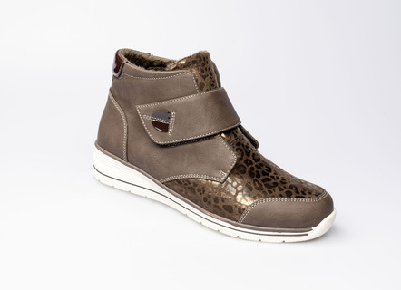 Komfortable stövlar i trendig leopardlook