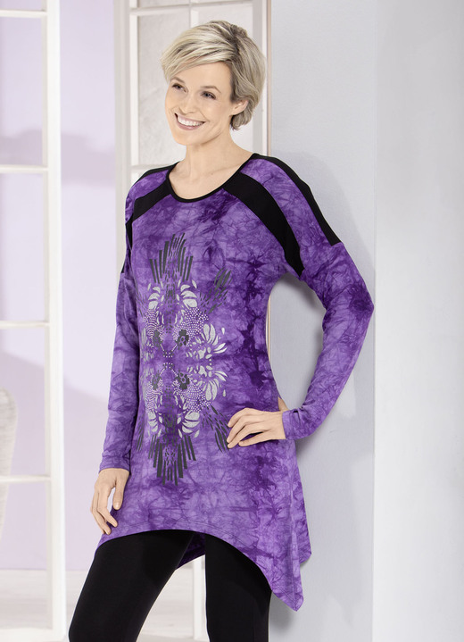 Långa toppar - Lång skjorta i aktuell batiklook i 2 färger, i storlek 038 till 052, i färg LILA BATIK Utsikt 1