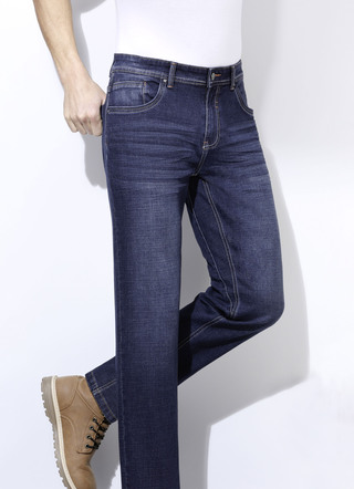 Moderiktiga jeans i 3 färger