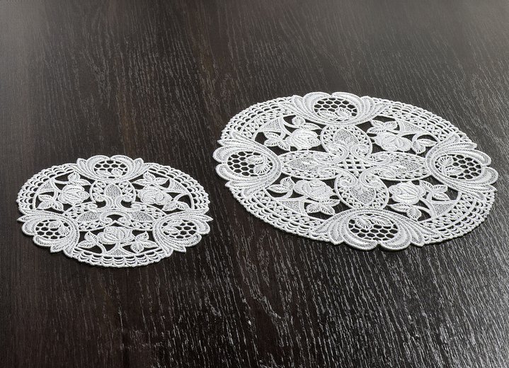 Hemtextil - Bords- och rumsdekoration gjord av äkta Plauenspets, i storlek 100 (rund täckduk – hel spets, ø 20 cm) till 195 (löpare oval med tyginlägg, 45/80 cm), i färg VIT Utsikt 1
