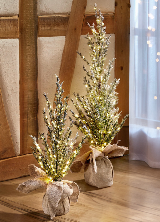 - Upplyst julgran, i färg GRÖN, I utförande med 90 LED-lampor, höjd ca 60 cm