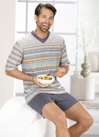 Set: Pyjamas och V-ringade shorts