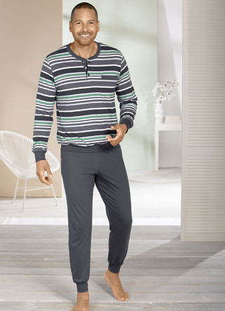 Två paket pyjamas med knappslå och muddar