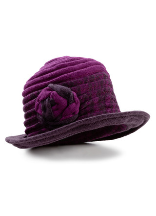 Elegant damhatt med dekorativ blomma