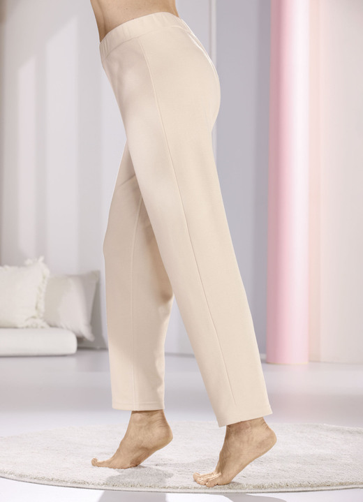 Lång- & kortärmade pyjamasar - Tvåpack med sov- och fritidsbyxor, i storlek 036 till 058, i färg 1X BEIGE, 1X GRAU MELIERT Utsikt 1