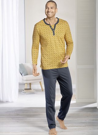 Pyjamas med knappslå och öppna manschetter