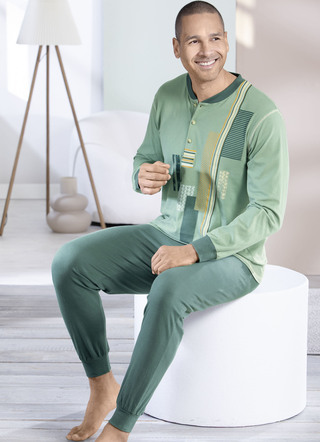 Pyjamas med knappslå och manschetter