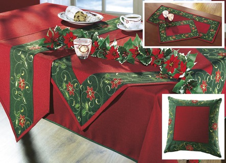 Traditionell bord- och rumsdekoration med Ilex grenmotiv