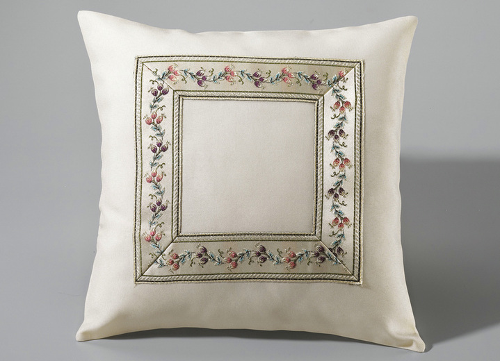 Prydnadskuddar & överdrag - Snygg bords- och rumsdekoration med bård runt om, i storlek 101 (doily, 35x 50 cm) till 404 (örngott, 40x 40 cm), i färg MOUSSERANDE VIN Utsikt 1