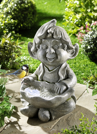 Gnome med fågelbad
