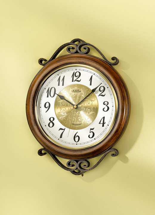 Klockor - Väggklocka i nostalgisk design, i färg BRUN