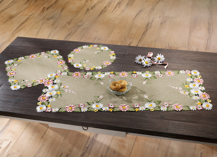 Prydnadskuddar & överdrag - Vårbord och rumsdekoration, i storlek 101 (löpare, 40x100 cm) till 404 (örngott, 40x 40 cm), i färg FÄRGRIK Utsikt 1