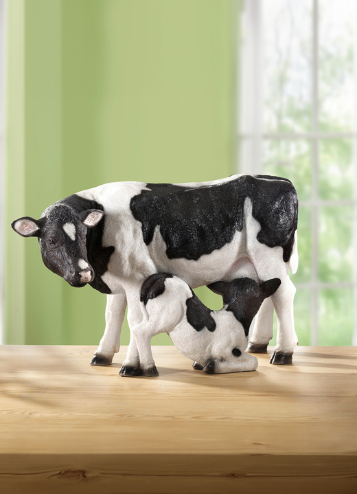 Figurer - Handmålad ko med kalv, i färg SVARTVITT