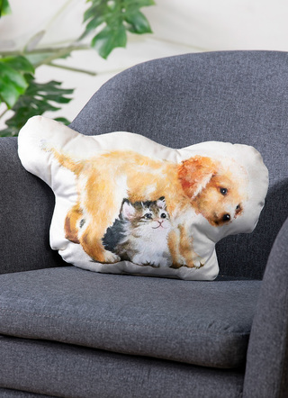 Formad kudde med hund och katt