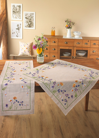 Vackert broderad bords- och rumsdekoration