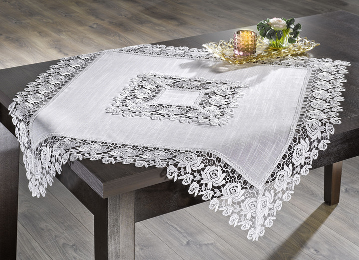 Heminredning - Bords- och rumsdekoration med spetsbård, i storlek 101 (doily, 35x 50 cm) till 404 (örngott, 40x 40 cm), i färg MOUSSERANDE VIN