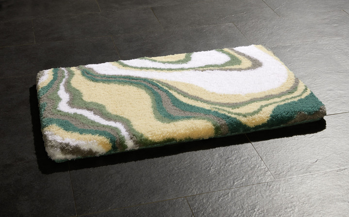 Kleine Wolke - Badrumsset i harmoniska färger, i storlek 100 (Halvrund matta, 50x 80 cm) till 112 (Skydd för toalettlock, 47x 50 cm), i färg LILA FÄRGERIGT Utsikt 1