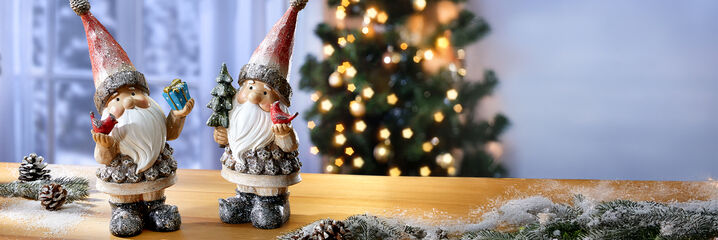 Juldekoration med 2 tomtenissar och en julgran