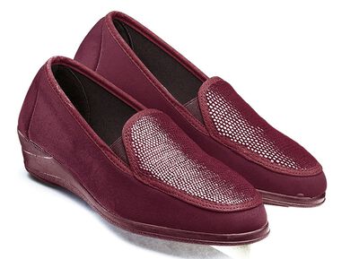 Bekv&auml;ma skor med krokodilpr&auml;gling 