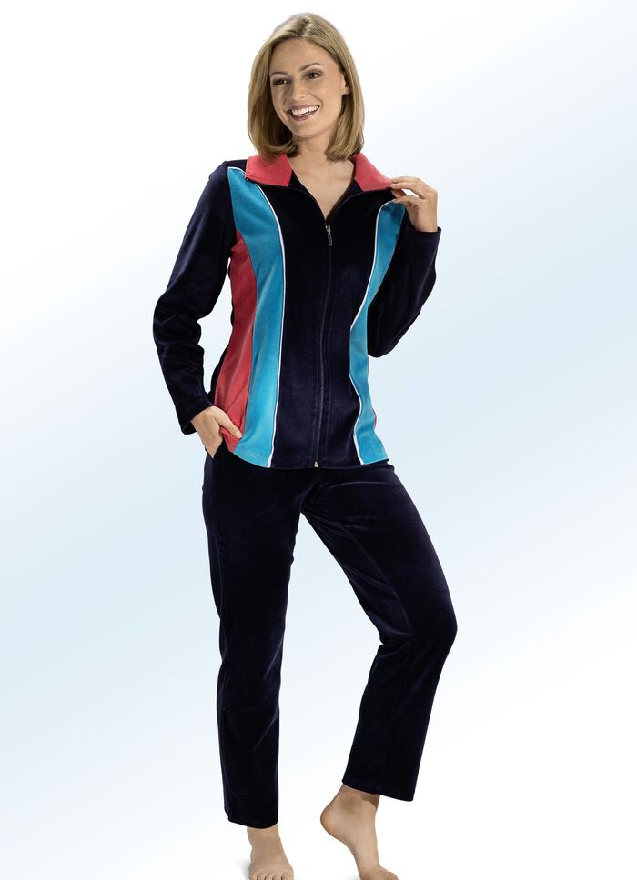 Hemmadress med kontrasterande insidor 