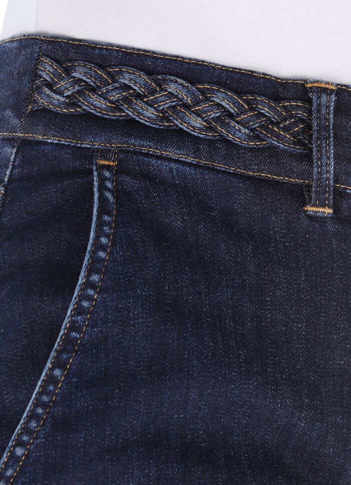Jeans med avancerad design 