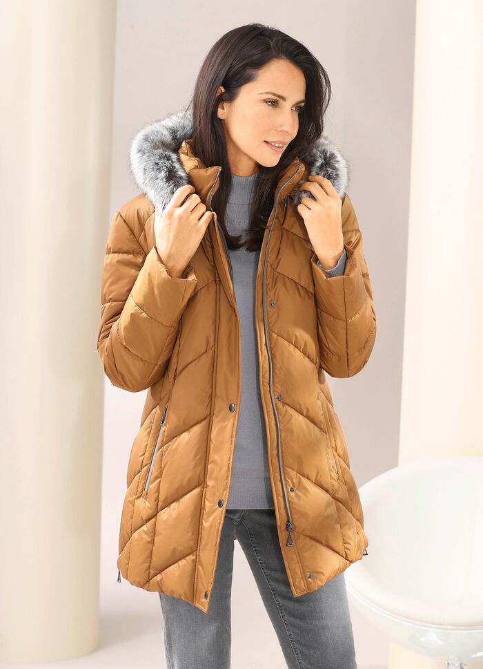 Jacka med avtagbar kant i fuskp&auml;ls 