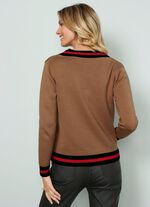 Pullover med kontrasterande r&auml;nder 