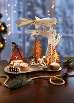 Bordspyramid av tr&auml; 