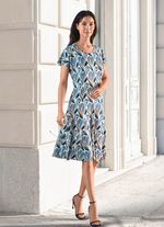 Kl&auml;nning med fint tryck 