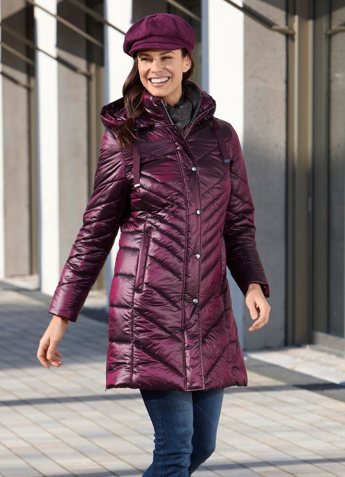 Kort kappa med slitsar i sidorna 