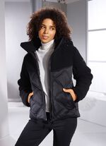 Funktionell jacka i en trendig materialmix 