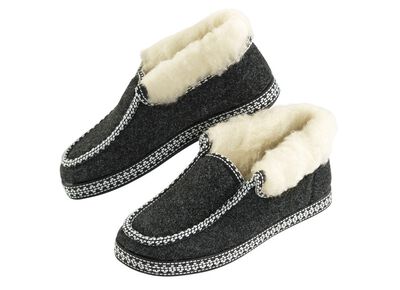 Tofflor med halkskyddande gummislitsula 