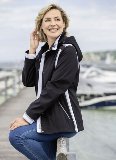 Jacka med avtagbar huva 