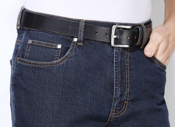 Klassiskt herrb&auml;lte, tillverkat av l&auml;der, 4 cm brett 